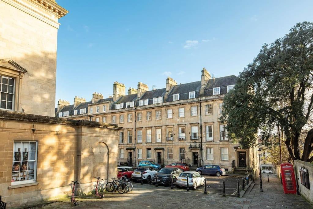 Unique 1 Bedroom Apartment-bath * Bath